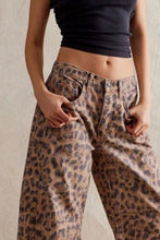 Load image into Gallery viewer, Pocketed Wide Leg Jeans with Buttons