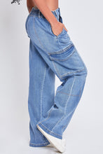 Load image into Gallery viewer, Cargo Jeans | High-Rise Straight Cargo Blue Jeans
