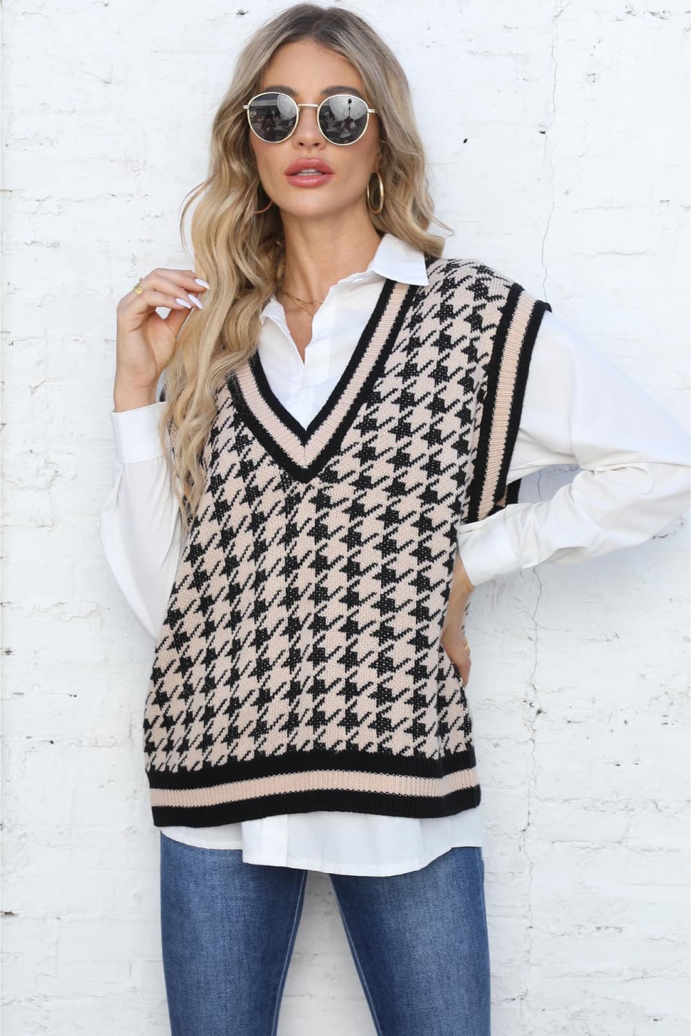 Womens Sweater-Ribbed V-Neck Sleeveless Sweater